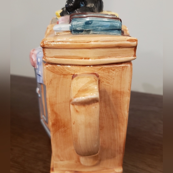 Wardrobe Shaped Teapot with Cat & Dog - Picture 2 of 10